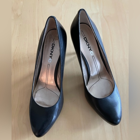 DKNYC black size 7.5 pump.  Career style heel, 2-3/4” heel - Picture 2 of 9